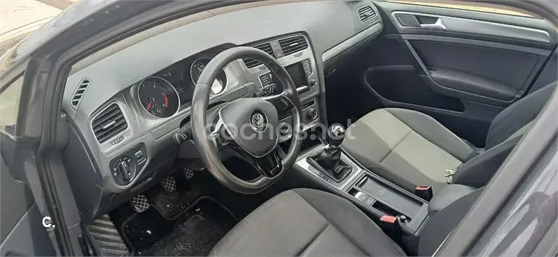 Usado VW Golf VII 105 CV (77 kW) 2013 Gris / plata Berlina