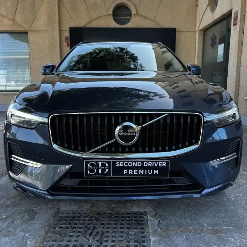 Usado Volvo XC60 Momentum 197 CV (144 kW) 2022 Azul SUV