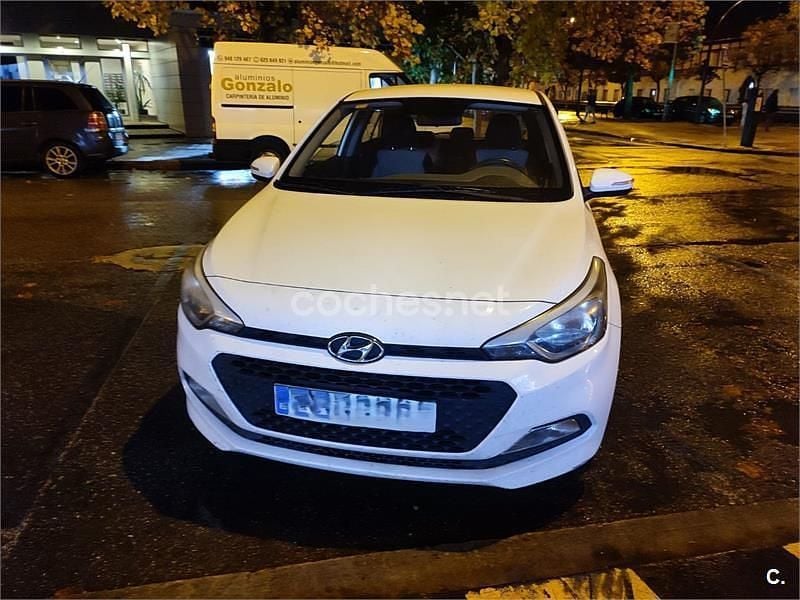 Blanco Usado 2015 Hyundai i20 Berlina | 5900 € (Buen precio) - Imagen 1/4