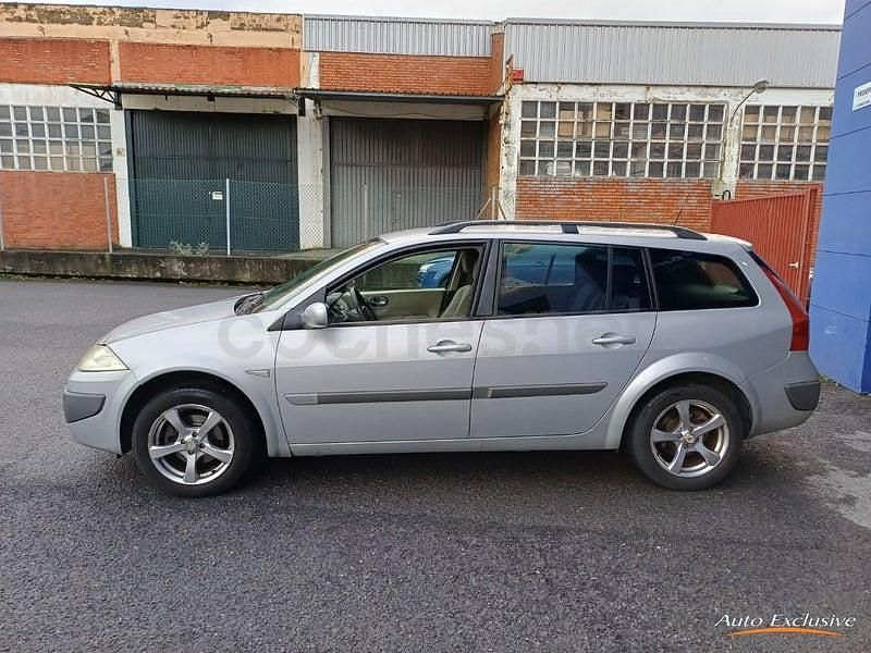 Usado Renault Mégane GrandTour Dynamique 105 CV (77 kW) 2006 Gris / plata Familiar
