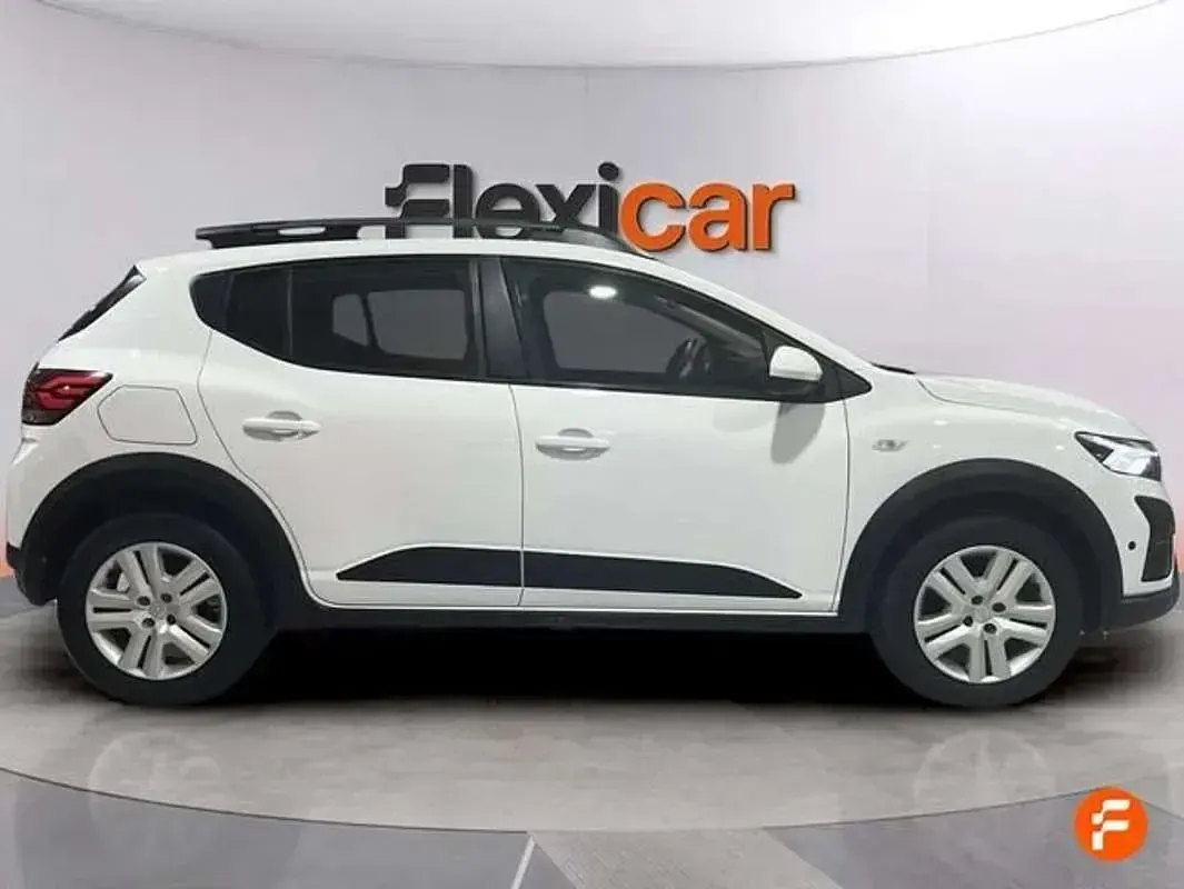 Usado Dacia Sandero Expression 91 CV (66 kW) 2024 Blanco Utilitario