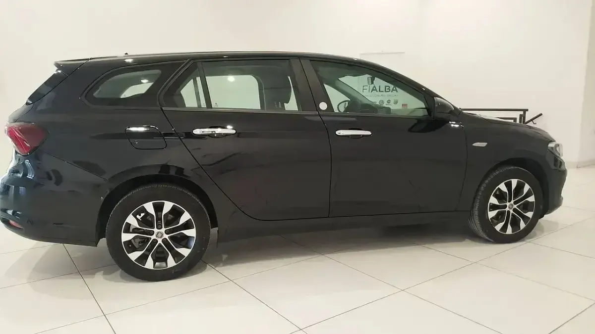 Usado Fiat Tipo Mirror 95 CV (69 kW) 2020 Negro Familiar
