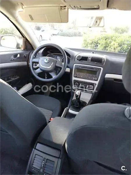 Usado Skoda Octavia 105 CV (77 kW) 2010 Gris / plata Berlina