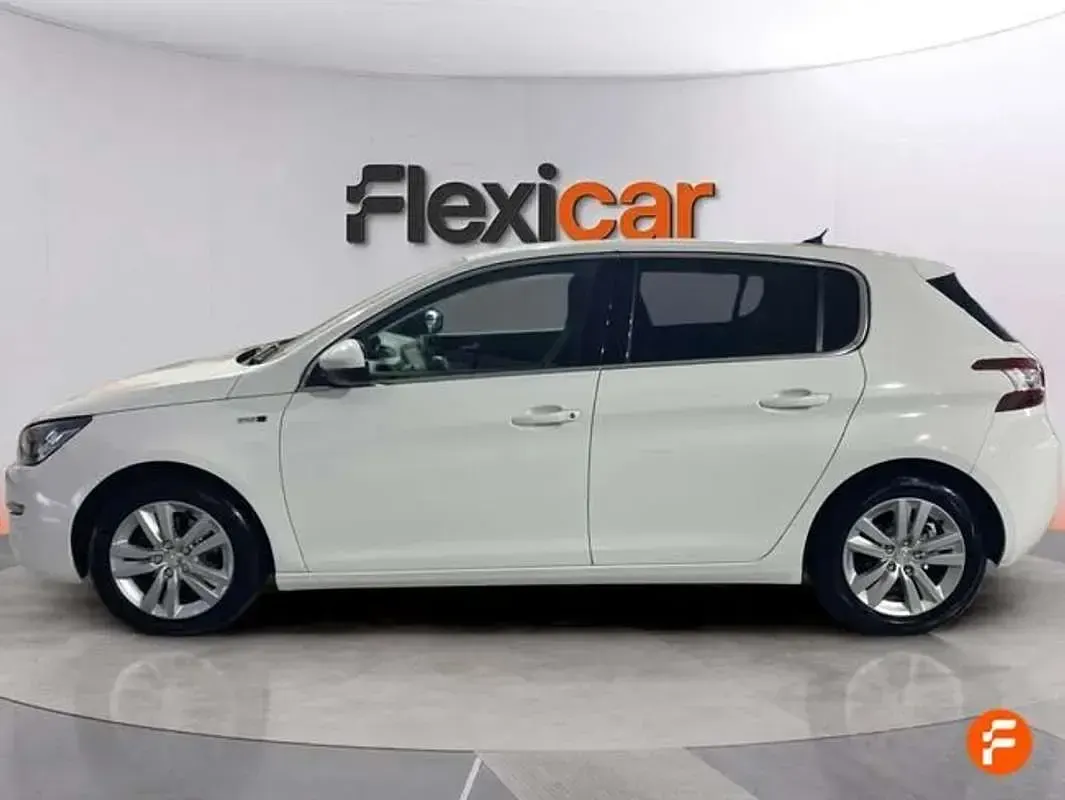 Używany Peugeot 308 Style 131 KM (96 kW) 2016 Niebieski Hatchback