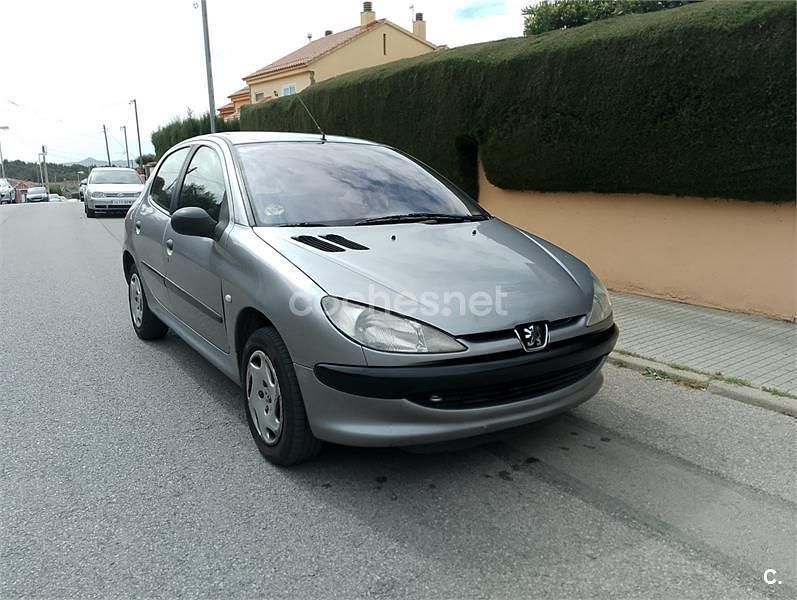 Usado Peugeot 206 75 CV (55 kW) 2003 Gris / plata Berlina