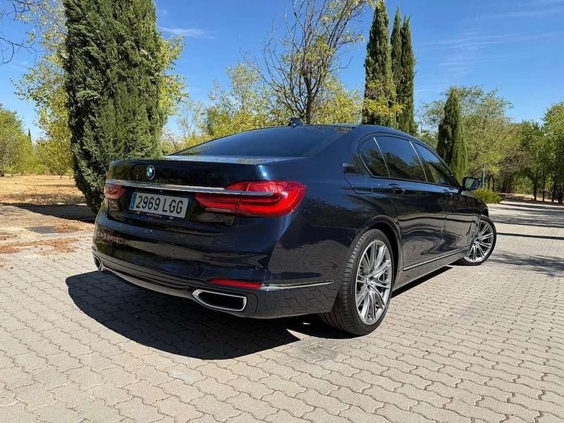 Używany BMW 745e Comfort Edition 394 KM (289 kW) 2020 Niebieski Sedan/Limuzyna