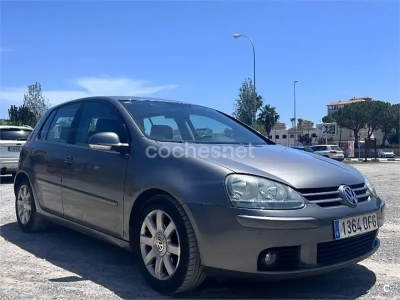Usado VW Golf IV Sportline 105 CV (77 kW) 2005 Gris / plata Berlina