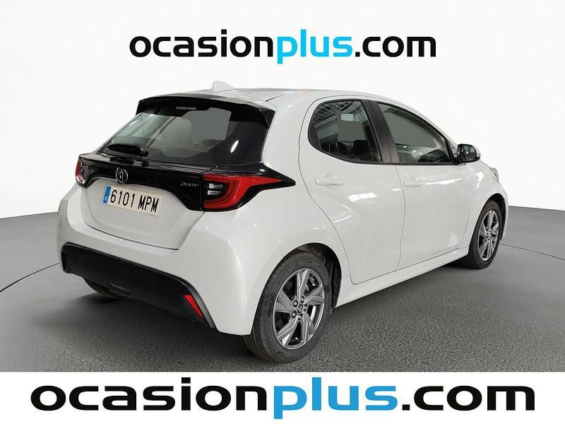 Usado Toyota Yaris Hybrid Active 116 CV (85 kW) 2024 Blanco Berlina