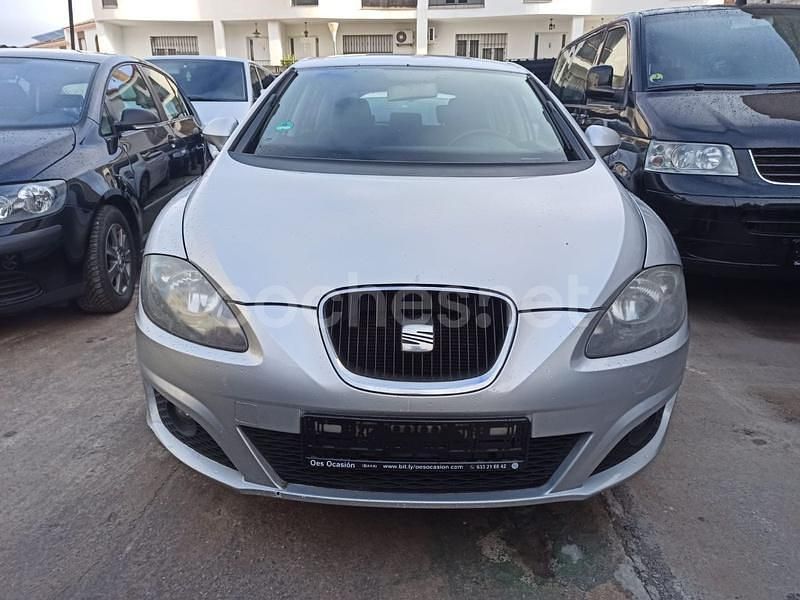 Usado Seat Leon Reference 105 CV (77 kW) 2012 Gris / plata Berlina