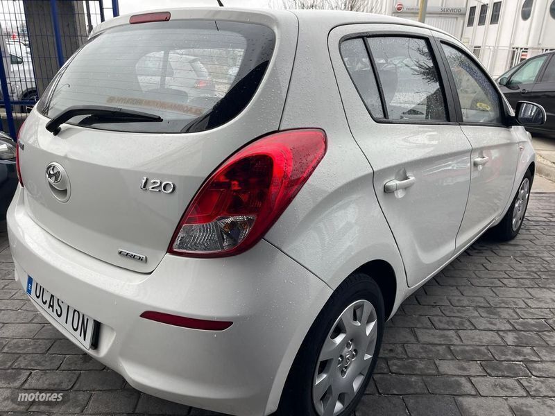 Usado Hyundai i20 2012 Blanco Berlina