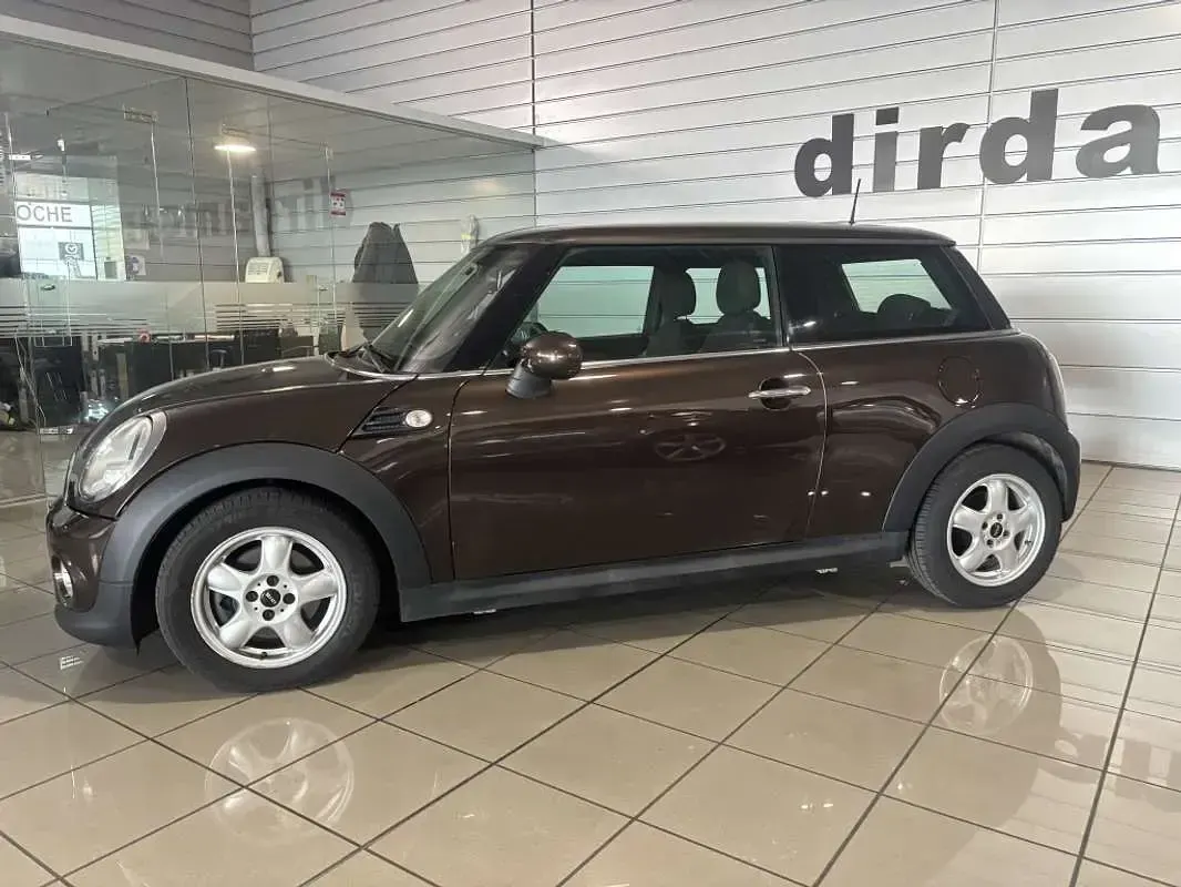 Usado Mini ONE 75 CV (55 kW) 2011 Marrón Utilitario