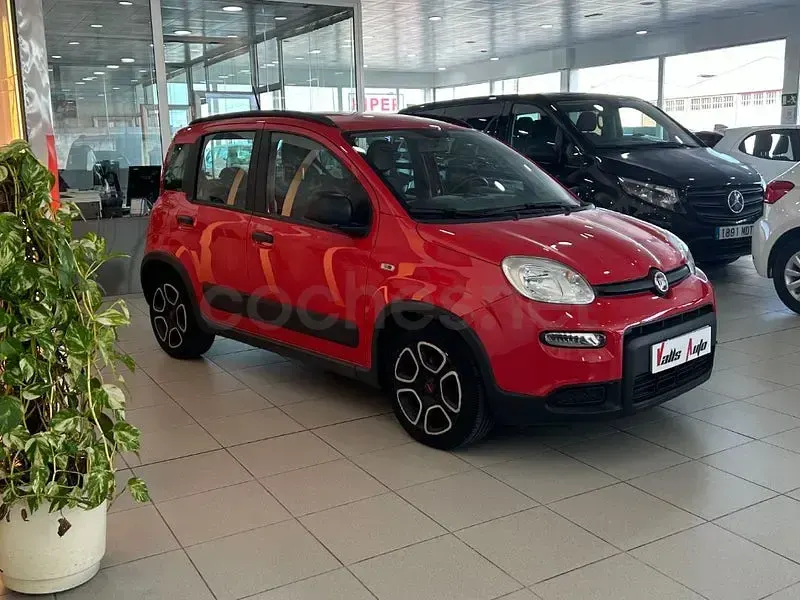 Usado Fiat Panda City Life 70 CV (51 kW) 2022 Rojo Utilitario