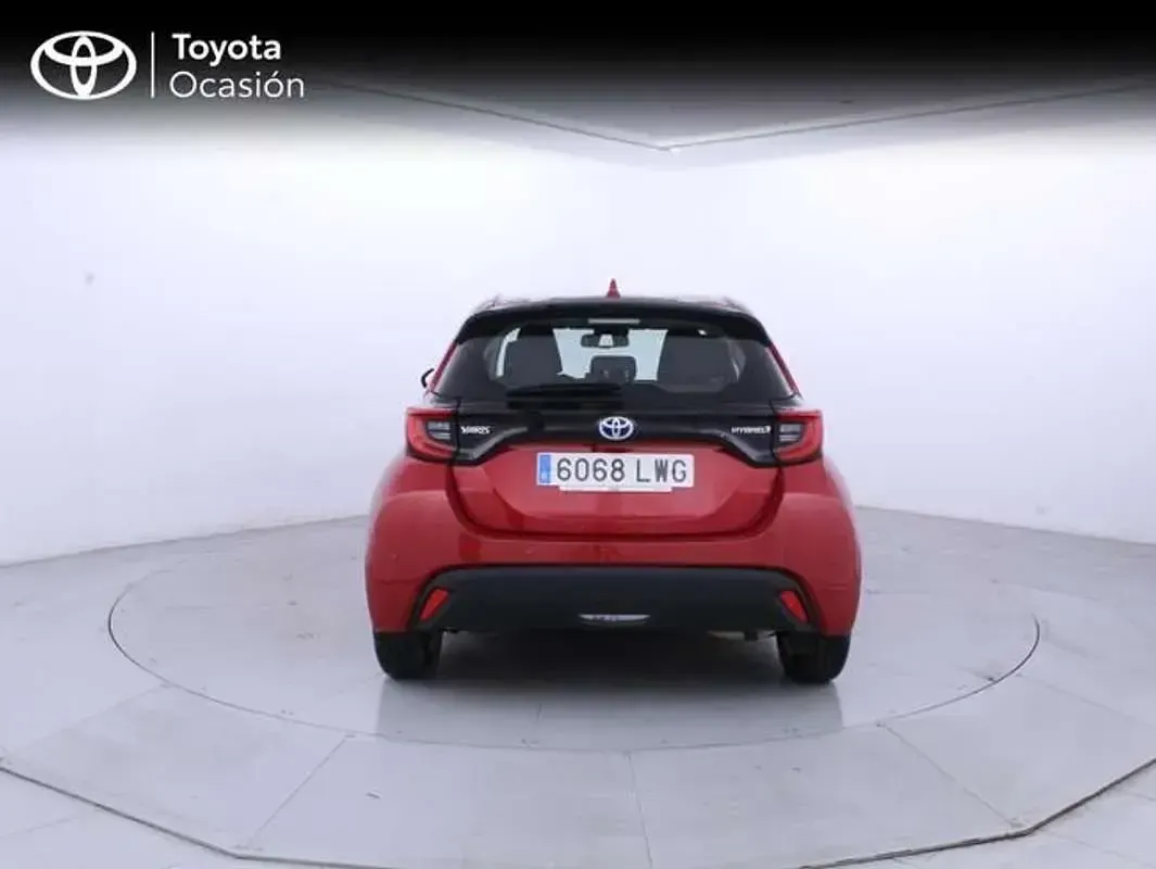Begagnad Toyota Yaris Hybrid Active 116 HK (85 kW) 2022 Röd Halvkombi