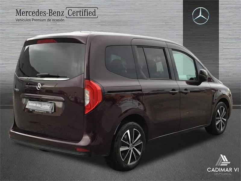 Käytetty Mercedes T180 Progressive 116 HP (85 kW) 2024 Punainen Tila-auto