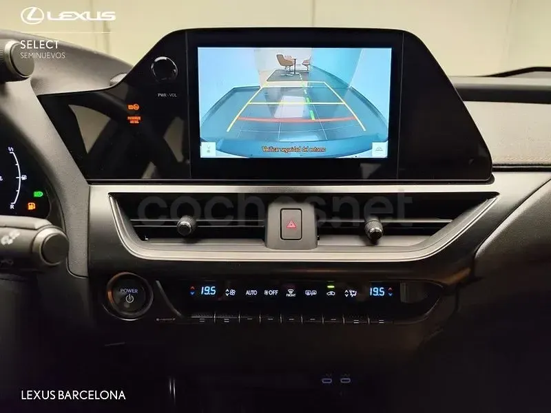 Usado Lexus UX 199 CV (146 kW) 2025 Gris / plata SUV