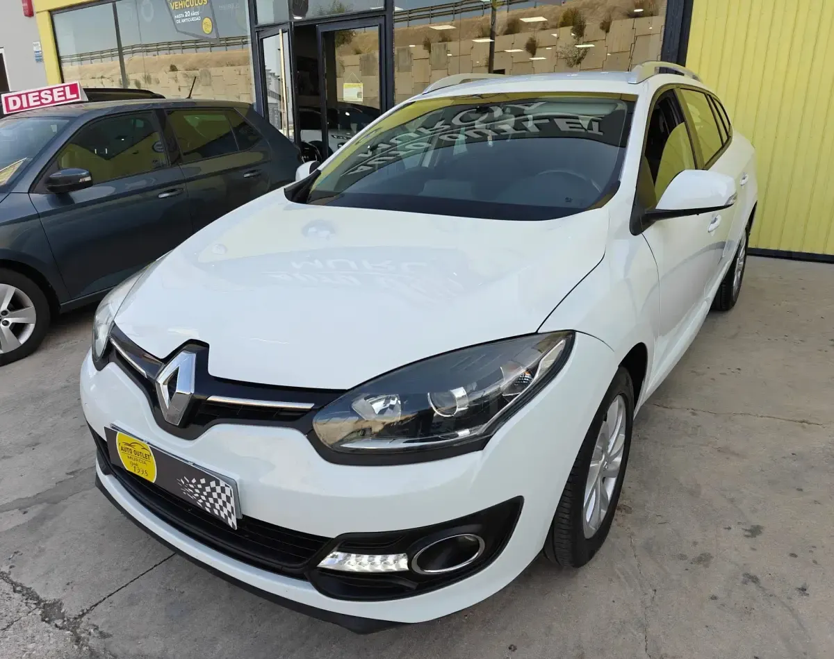 Usado Renault Mégane GrandTour Business 110 CV (80 kW) 2017 Blanco Familiar