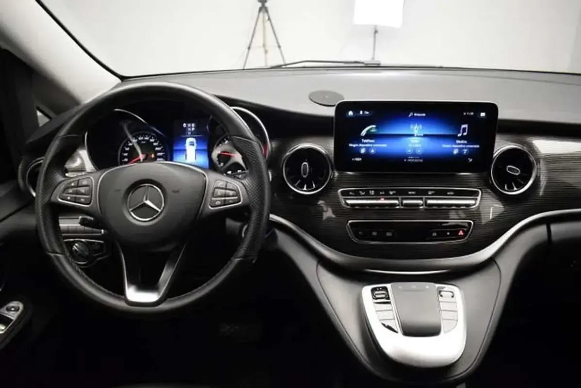 Usado Mercedes V300 Avantgarde 239 CV (175 kW) 2022 Azul Monovolumen