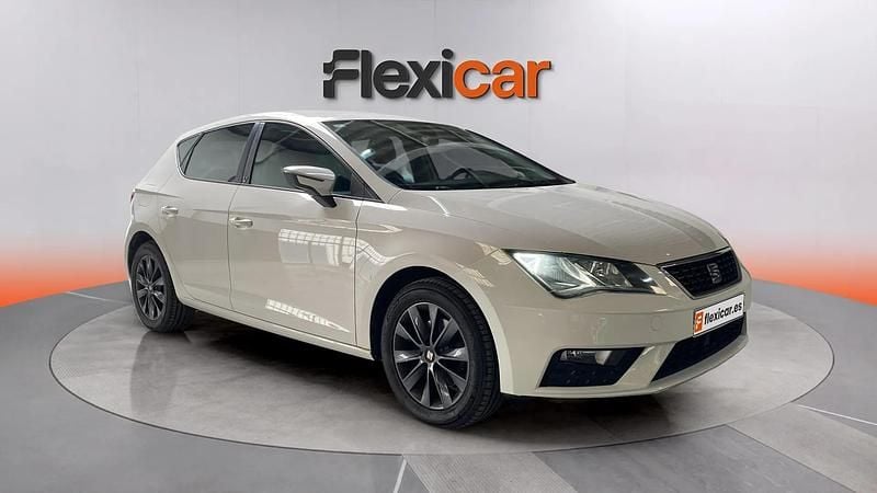 Usado Seat Leon Style 130 HP (95 kW) 2019 Branco Sedan