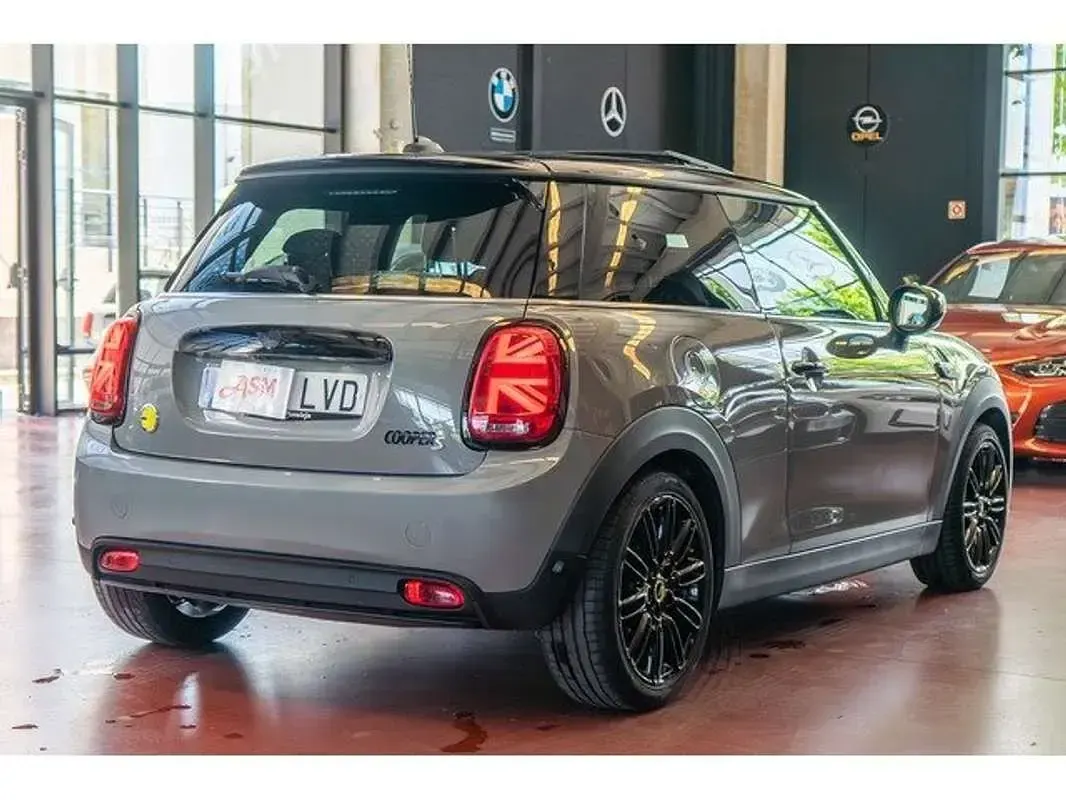 Usado Mini Cooper SE 135 kW (184 CV) 2021 Gris Utilitario