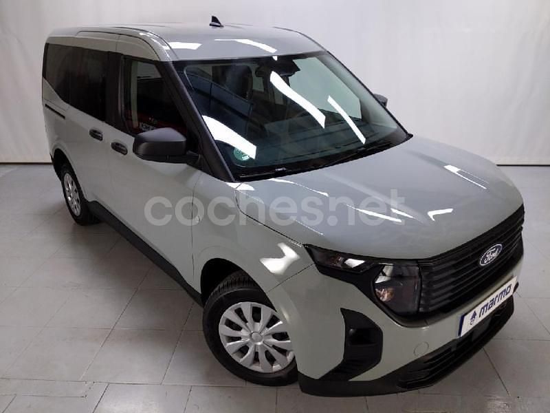 Usado Ford Tourneo Courier Trend 125 CV (91 kW) 2024 Gris / plata Monovolumen