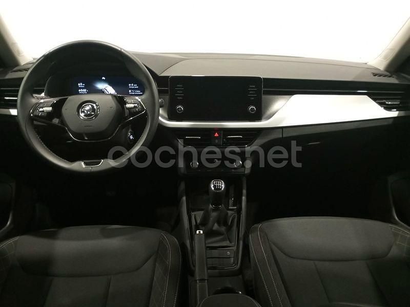 Usado Skoda Kamiq Ambition 110 CV (80 kW) 2023 Rojo SUV