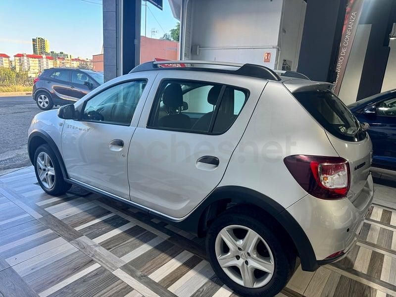 Usado Dacia Sandero Stepway 90 CV (66 kW) 2015 Gris / plata Berlina