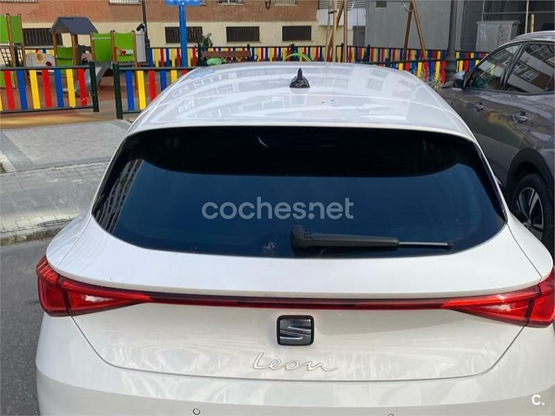 Begagnad Seat Leon Style 110 HK (80 kW) 2024 Vit Sedan