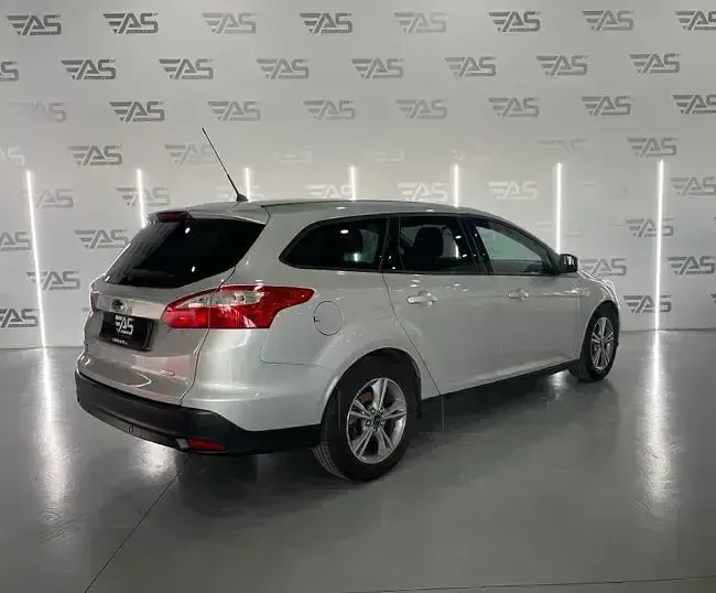 Usado Ford Focus ST-Line 125 CV (91 kW) 2016 Gris Familiar