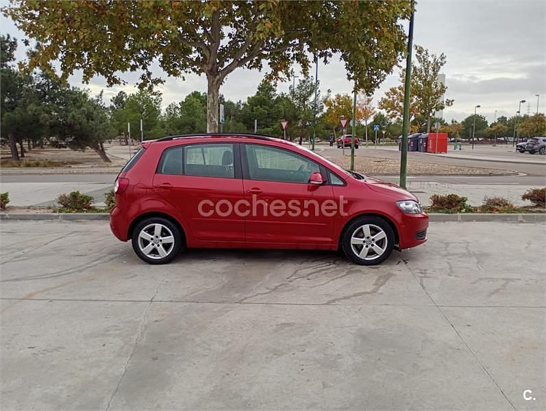 Usado VW Golf Plus Cross Advance 105 CV (77 kW) 2011 Rojo Monovolumen