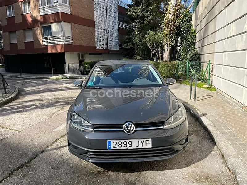 Usado VW Golf VII Advance 110 CV (80 kW) 2017 Gris / plata Berlina