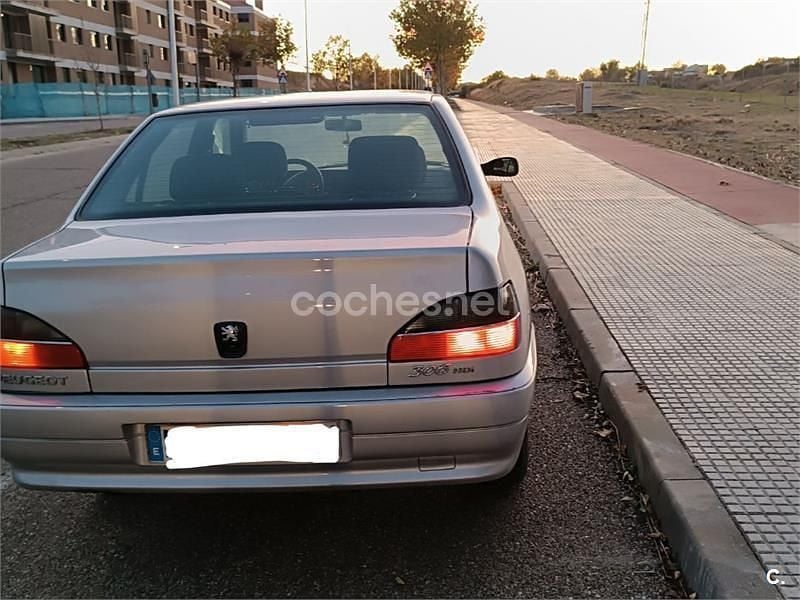 Usado Peugeot 306 90 CV (66 kW) 2000 Gris / plata Berlina