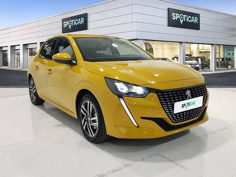 Usado Peugeot 208 Active 100 CV (73 kW) 2023 Dorado Utilitario