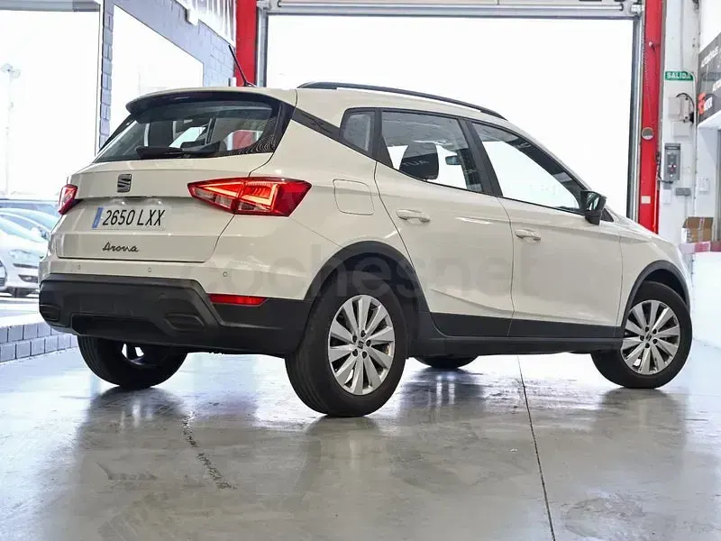 Usado Seat Arona Style Plus 110 CV (80 kW) 2022 Blanco SUV