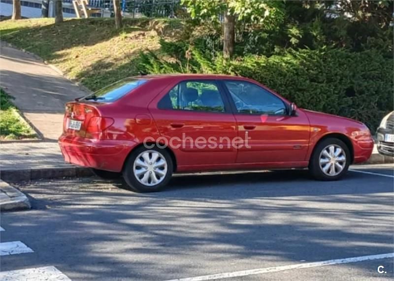 Usado Citroën Xsara 110 CV (80 kW) 2002 Granate Berlina