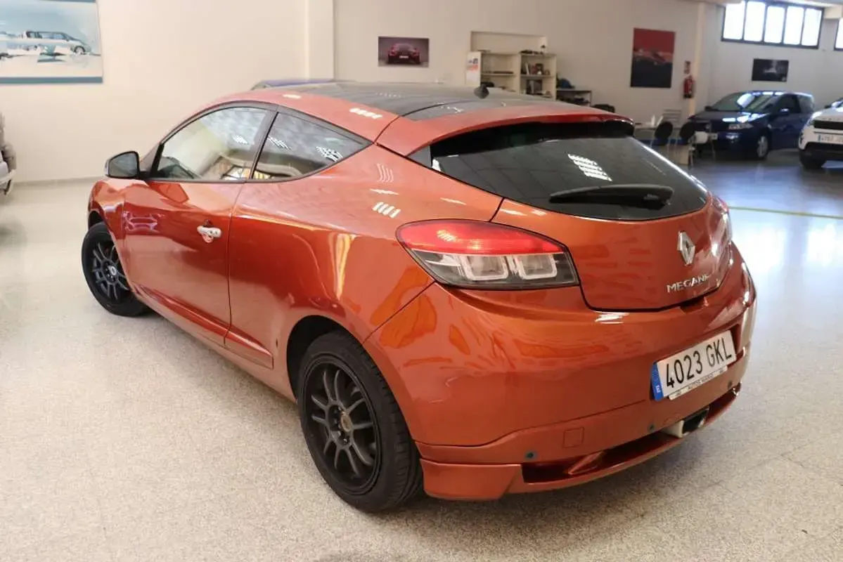 Usado Renault Mégane Coupé Expression 106 CV (77 kW) 2009 Naranja Coupe