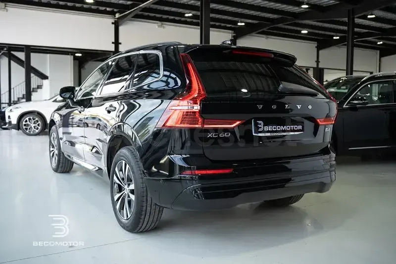 Usado Volvo XC60 Plus 197 CV (144 kW) 2022 Negro SUV
