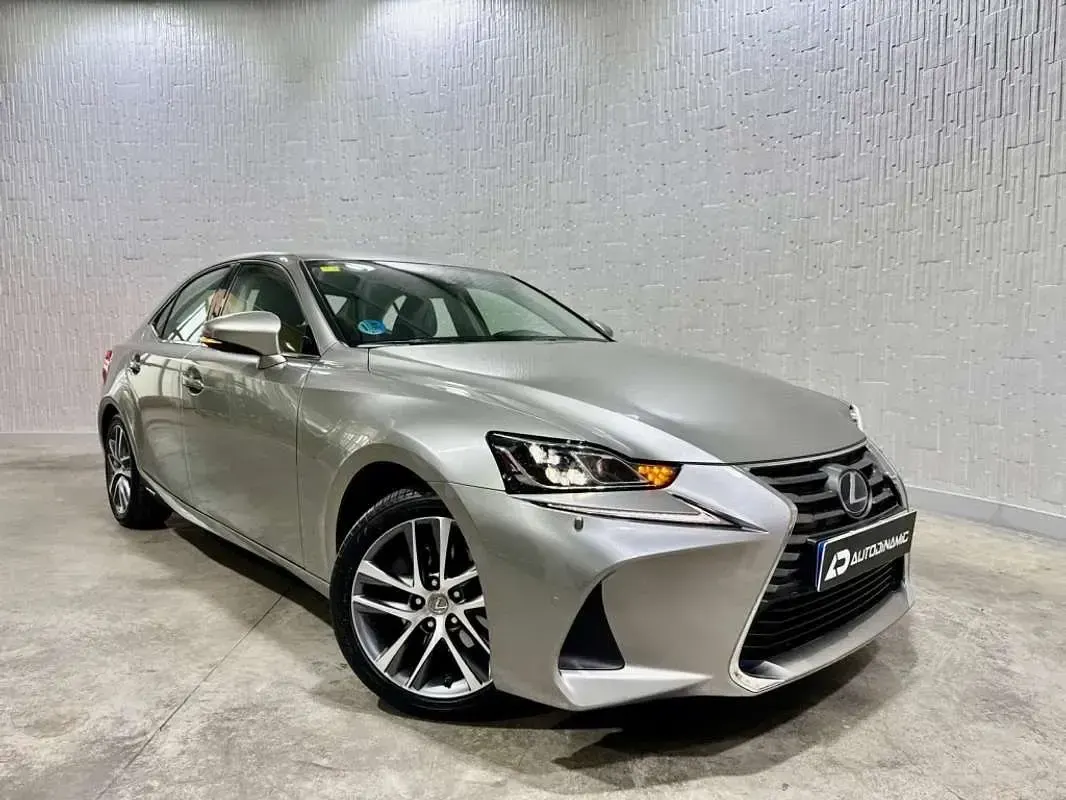 Usado Lexus IS300h Executive Line 223 CV (164 kW) 2018 Gris Berlina