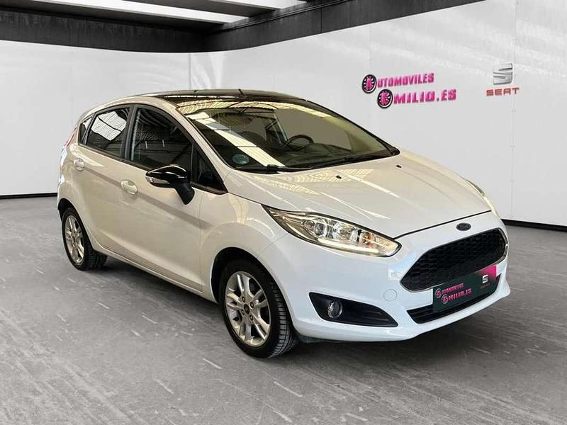 Usado Ford Fiesta Trend 86 CV (63 kW) 2017 Blanco Utilitario