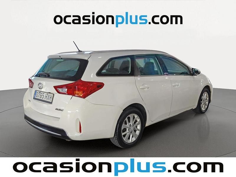 Usado Toyota Auris Active 132 CV (97 kW) 2014 Blanco Familiar