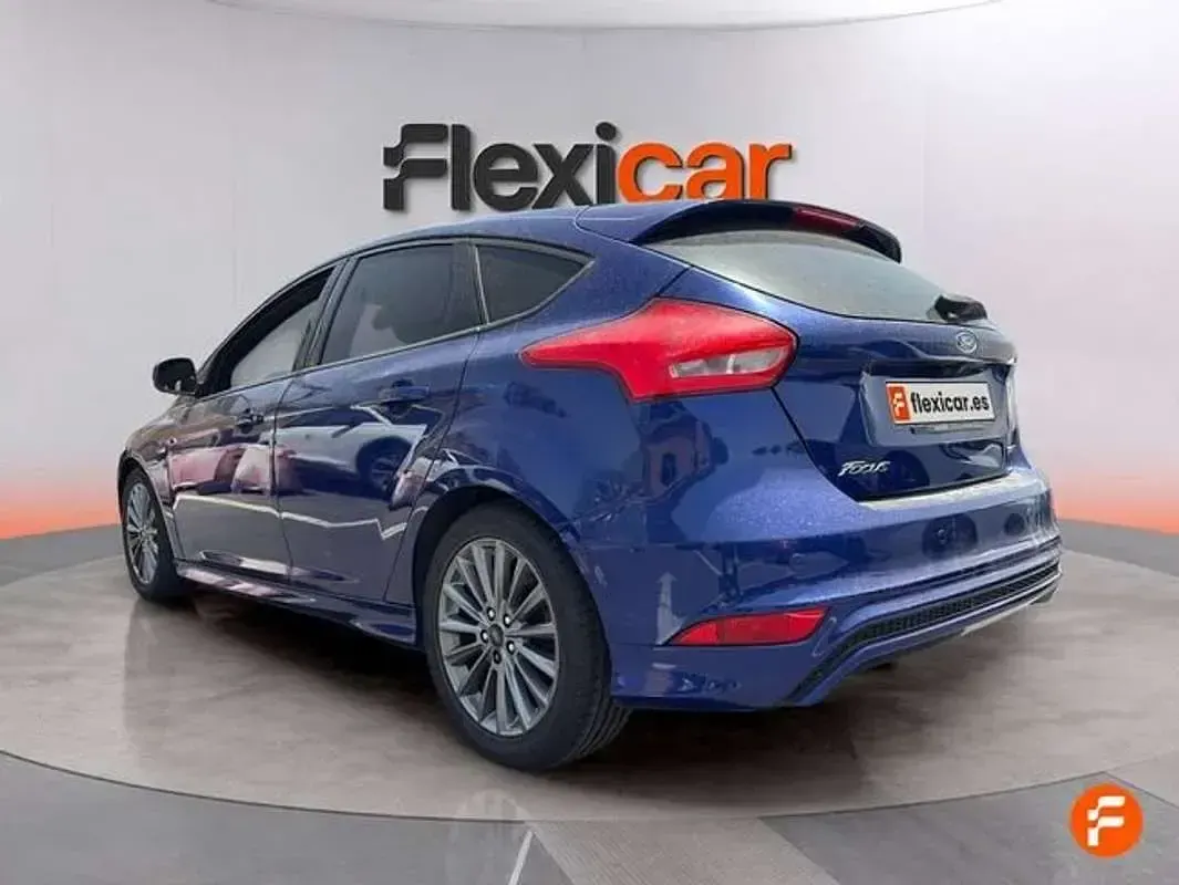 Usado Ford Focus ST-Line 125 CV (91 kW) 2017 Azul Utilitario