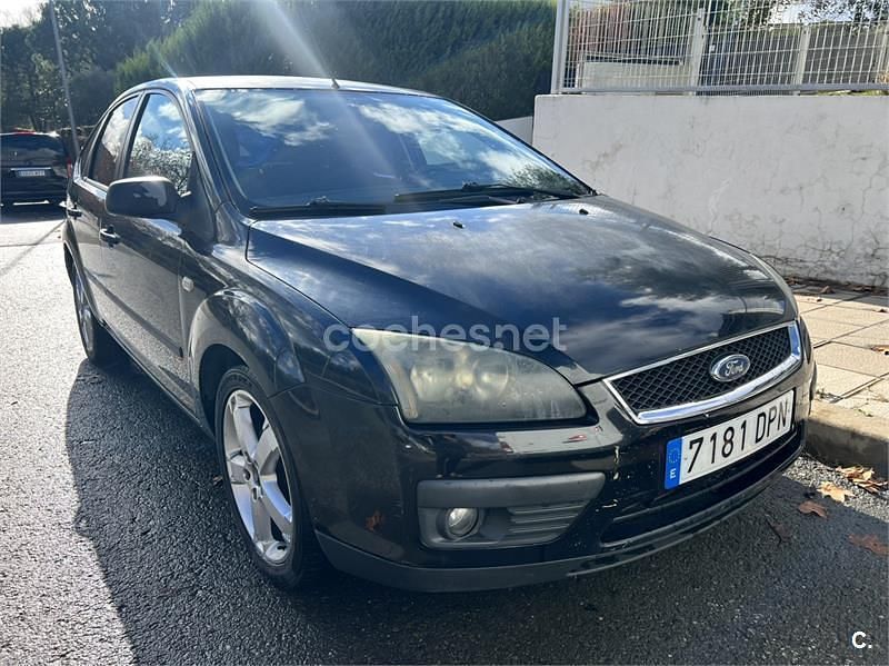 Usado Ford Focus Trend 90 CV (66 kW) 2005 Negro Berlina