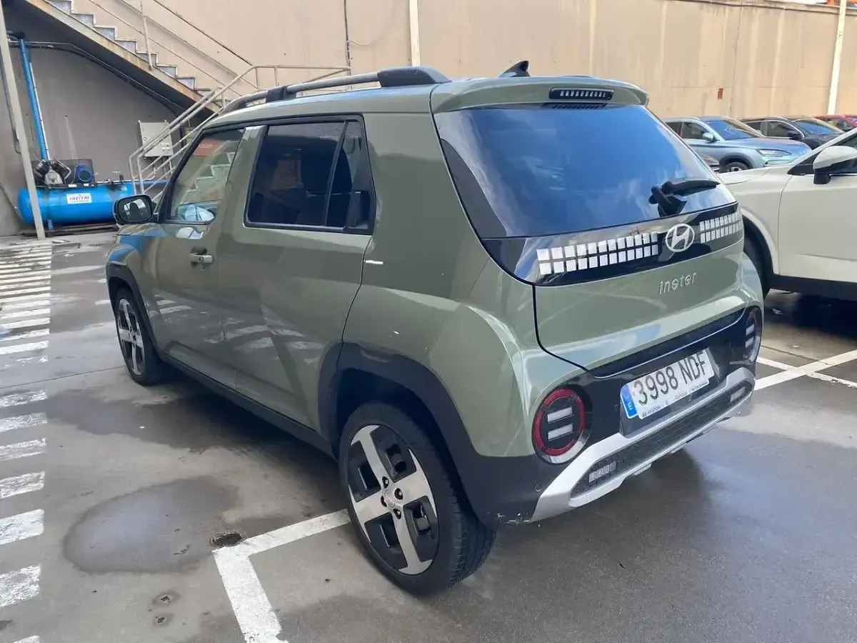 Usado Hyundai Inster 85 kW (116 CV) 2025 Verde Utilitario
