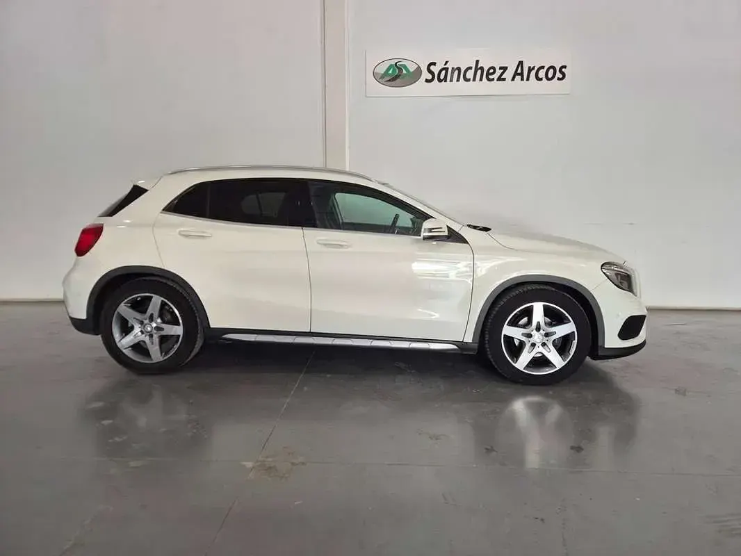 Usado Mercedes GLA200 136 CV (100 kW) 2017 Blanco SUV