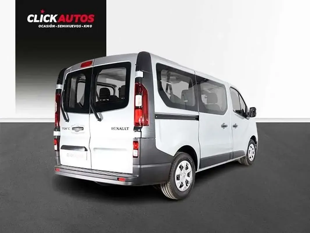Usado Renault Trafic 111 CV (81 kW) 2023 Gris Monovolumen