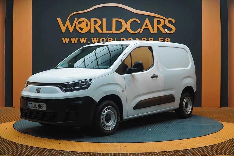 Usado Fiat Doblò 102 CV (75 kW) 2023 Blanco Monovolumen