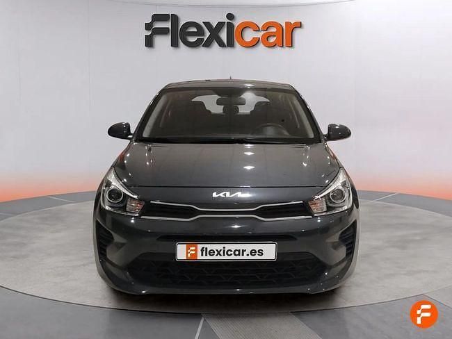 Usado Kia Rio 84 CV (61 kW) 2022 Gris Berlina