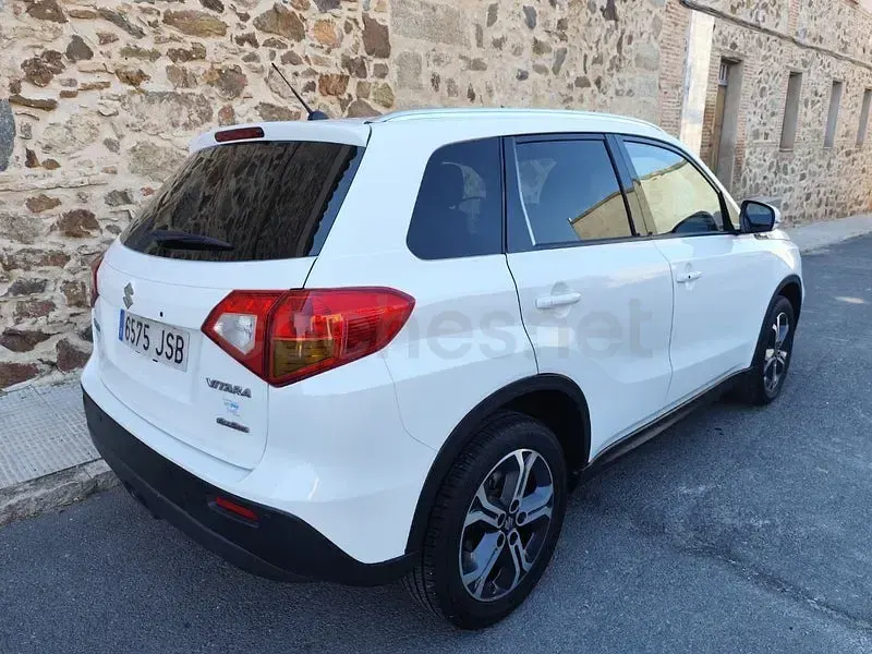 Usado Suzuki Vitara GLX 120 CV (88 kW) 2016 Blanco SUV