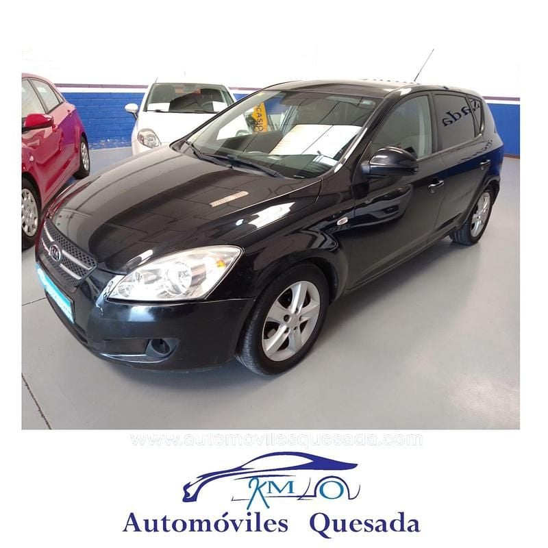 Usado Kia Ceed Active 116 CV (85 kW) 2007 Negro Utilitario