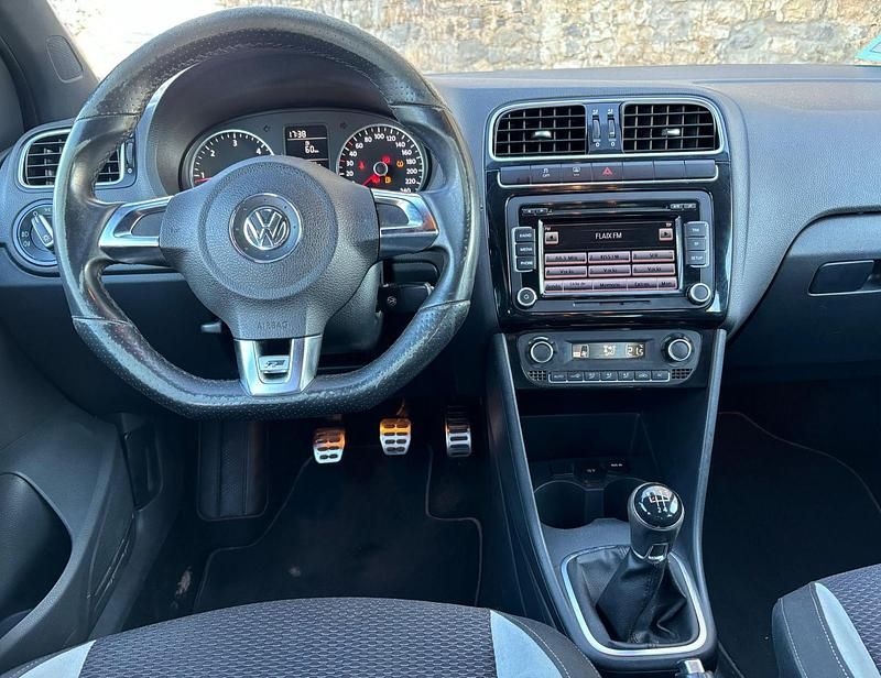 Usado VW Polo R-line 105 CV (77 kW) 2013 Negro Utilitario