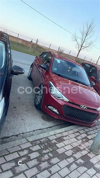 Usado Hyundai i20 84 HP (61 kW) 2018 Vermelho Sedan